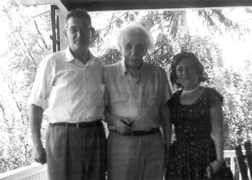 Einstein with William and Tillie Frauenglass in Princeton in 1953. (Photo by Richard Frauenglass.)
