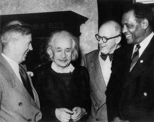 Einstein in a rare photo with (l to r) Henry A. Wallace, radio commentator Frank Kingdon, and Paul Robeson.

Credit: UPI/CORBIS-BETTMANN
